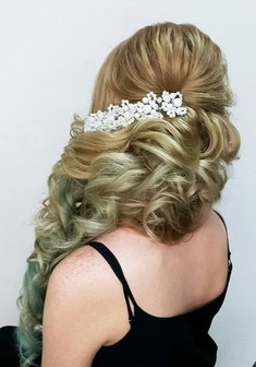 Cвадебная прическа локоны на бок (Е21005) в греческом стиле