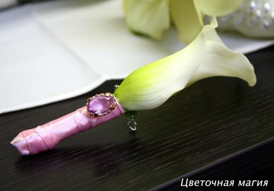 Бутоньерка Ц8700 - Салон цветов Цветочная магия