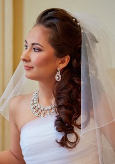 Cвадебная прическа Л17396 с распущенными волосами