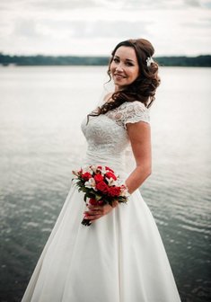 Cвадебная прическа локоны на бок (Е20993) в греческом стиле