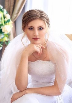 Cвадебная прическа Средний пучок с текстурой (Т21089) с собранными волосами