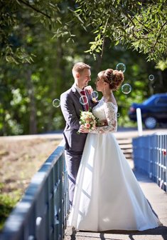 Cвадебная прическа Средний пучок (Т21377) с собранными волосами