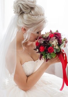 Cвадебная прическа Высокий пучок (Т21394) с собранными волосами