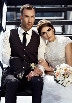 Cвадебная прическа Классический гладкий низкий пучок (Т21449) с собранными волосами