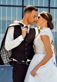 Cвадебная прическа Классический гладкий низкий пучок (Т21452) с собранными волосами