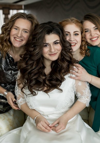 Прическа на свадьбу Объемные локоны (Т21370) - Стилист-визажист Тамара Анисимова