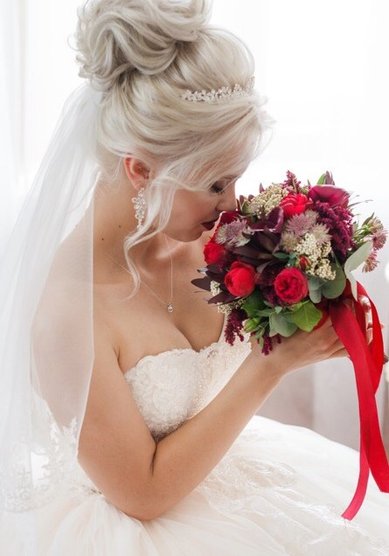 Прическа на свадьбу Высокий пучок (Т21394) - Стилист-визажист Тамара Анисимова