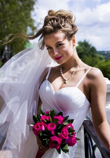 Прическа на свадьбу Высокий пучок (Т21426) - Стилист-визажист Тамара Анисимова