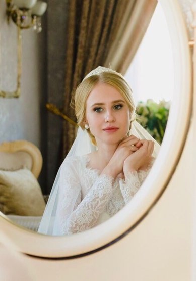 Прическа на свадьбу Гладкий пучок (Т21480) - Стилист-визажист Тамара Анисимова