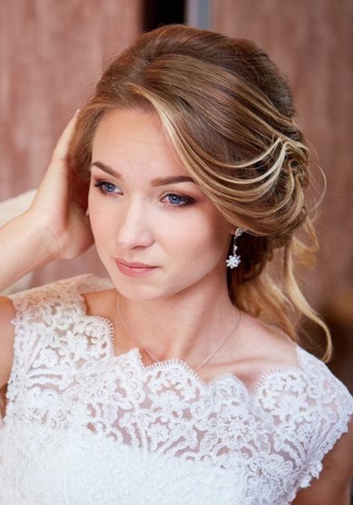 Прическа на свадьбу С18750 - Свадебный стилист Светлана Панферова